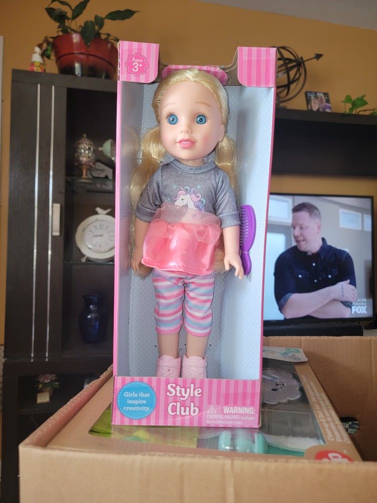 🙂NEW STYLE CLUB .  GIRLS THAT INSPIRE CREATIVTY DOLL