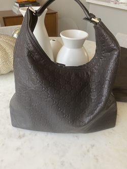 Original GUCCI leather handbag. All leather in over all good condition! You will find wear and tear on the handle. Which can easily be fixed. Please