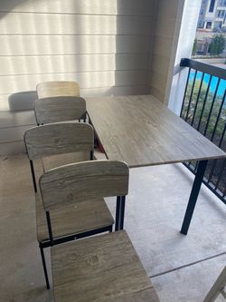 Table w/ chairs
