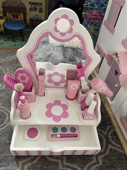 Melissa & Doug Beauty Salon Play Set
