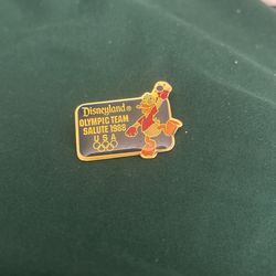 Vintage 1988 Disneyland Olympic Pin - Donald Duck