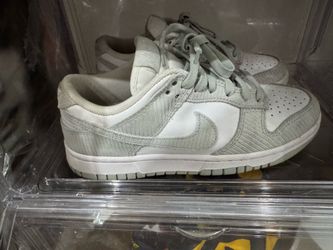 Nike dunks, corduroy woman