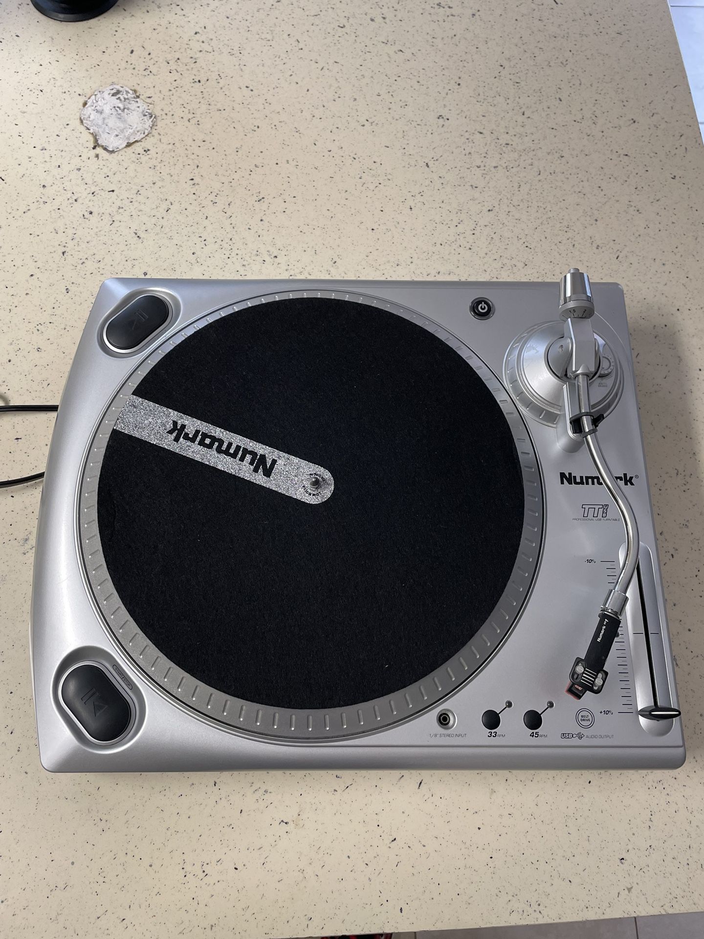 NUMARK TURNTABLE