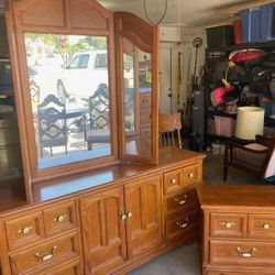 Vintage Thomasville Oak Bedroom Set
