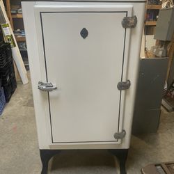 Vintage Ice Box 