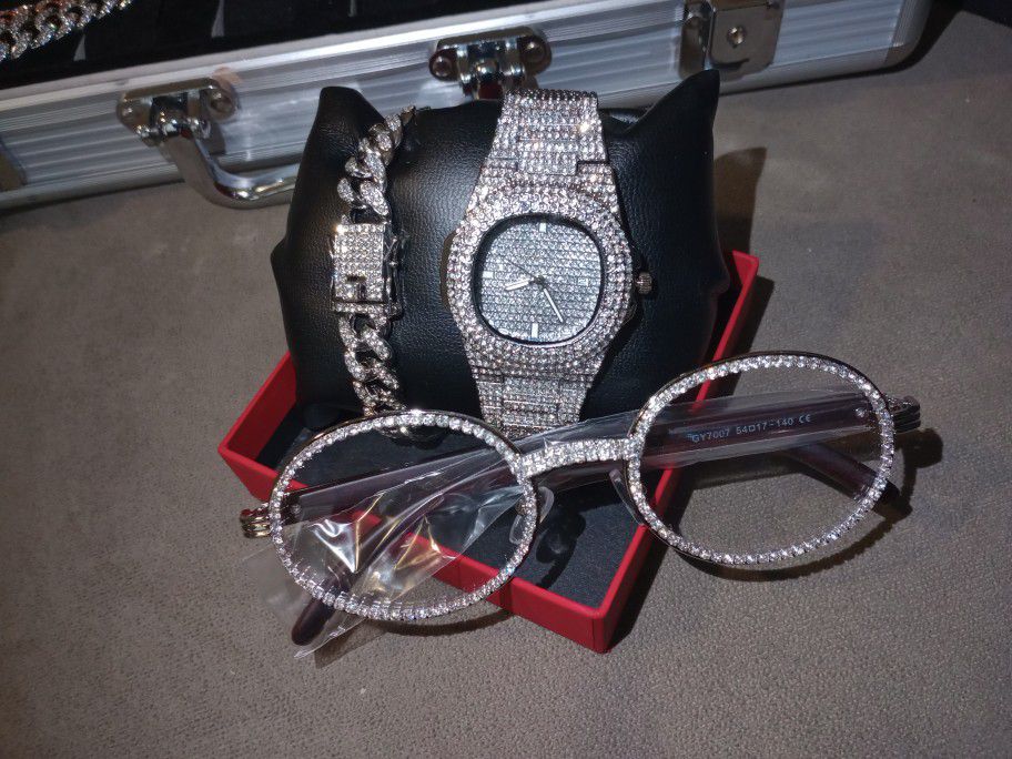 Watch 🔥 Bracelet 🔥 Glasses 🔥Imported✈️ Real Diamonds, but they’ve been produced in the Lab🔥Same VVS Clarity, Colorful Shine