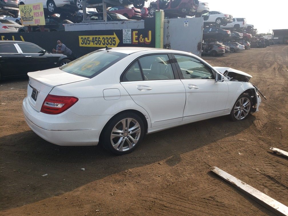 Mercedes Benz c250 for parts out 2014