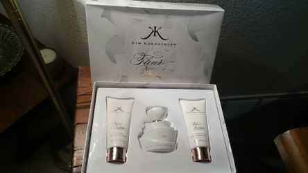 Brand new Kim Kardashian perfume set