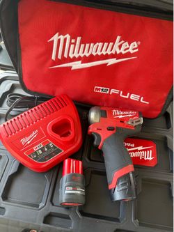 Milwaukee m12  Surge1/4” Hex Hidraulic Impac drill