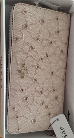 Guess brand new wallet with zipper color beige/ pinkish