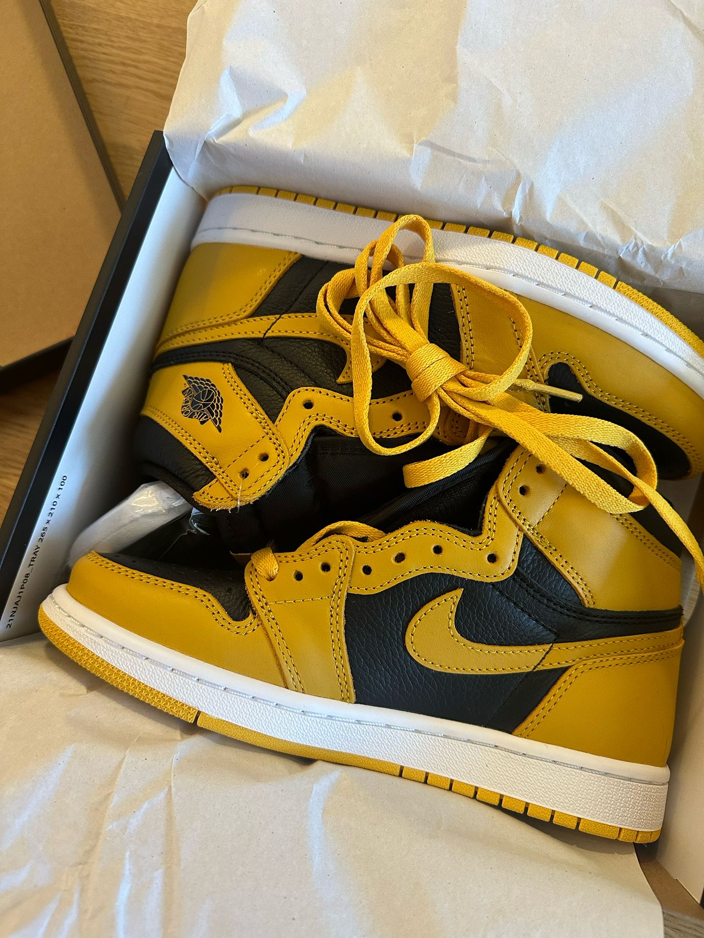 (NEW) Air Jordan 1 Retro High Og Pollen/white-black