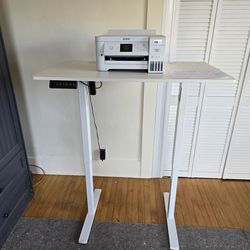 ADJUSTABLE HEIGHT ELECTRIC COMPUTER DESK