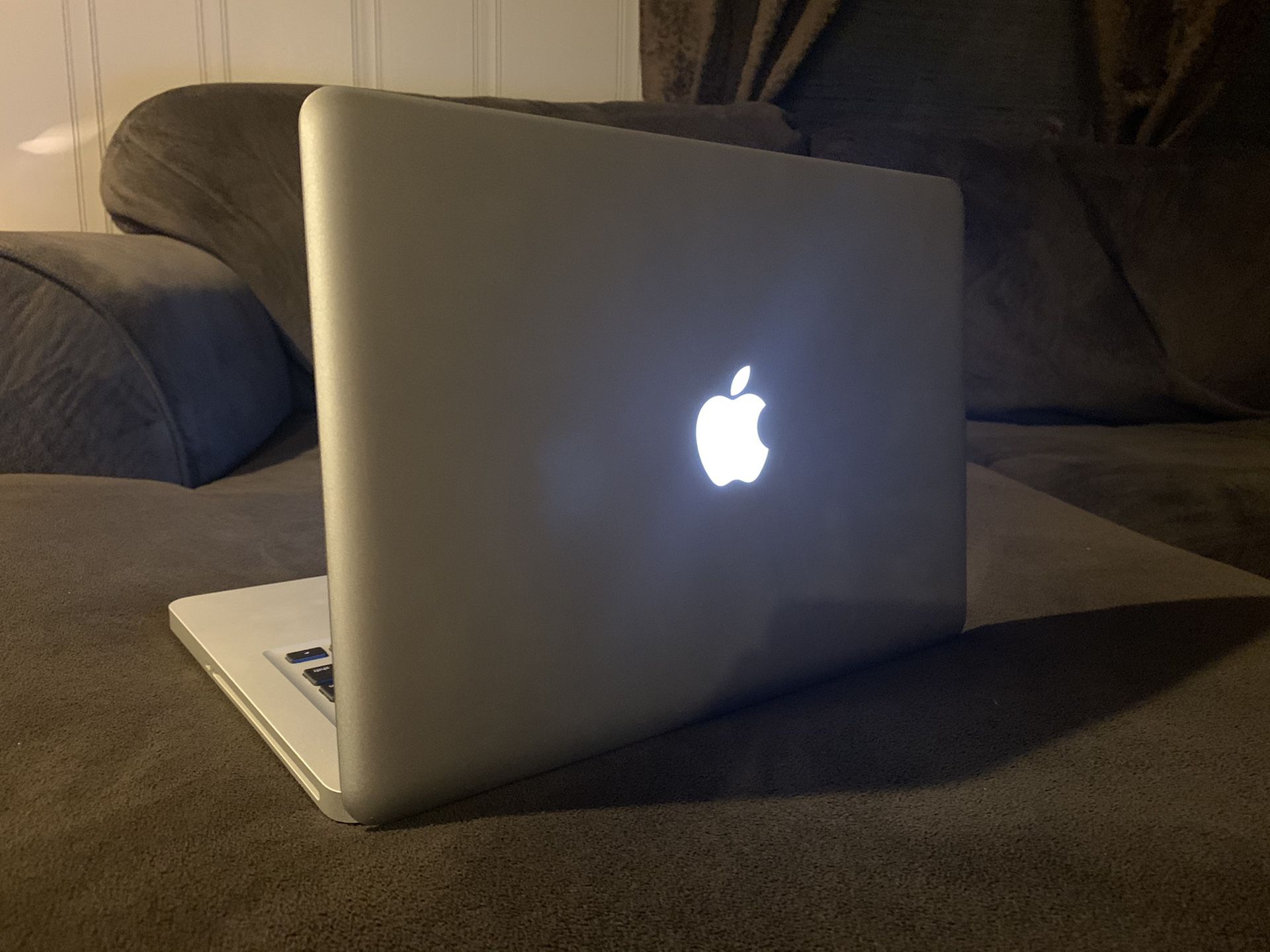 2011 MacBook Pro 13-Inch perfect condition