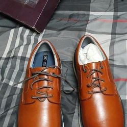 New Johnston And Murphy XC-4 Tanner Plain Toe Dress Shoe. Size 13. Retail Price Is $189 High End And $149 Low End. Only $40