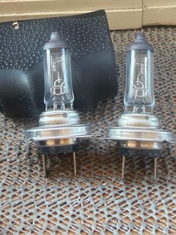 SYLVANIA H7 SilverStar Halogen Headlight Bulb (Pack of 2) - H7ST/2BP