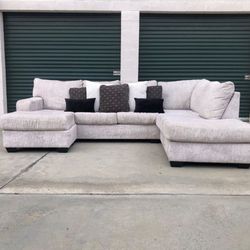 Amazing Beige Sectional Couch From Ashley Furniture In Excellent Condition - Free Delivery 🚚