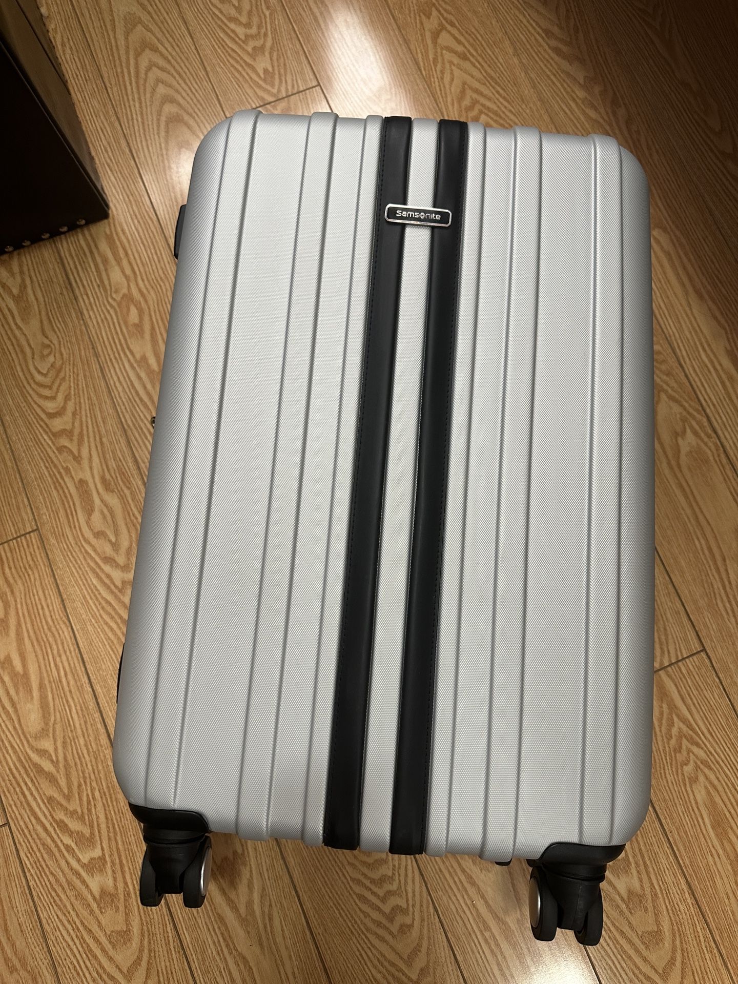 Samsonite Check-in Suitcase Luggage 26”