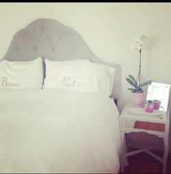 Grey tufted headboard Queen/Full, excellent condition