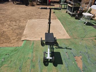 Knee scooter/wheelchair