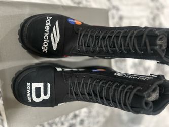 Balenciaga boots size 10m new. 499$ obo