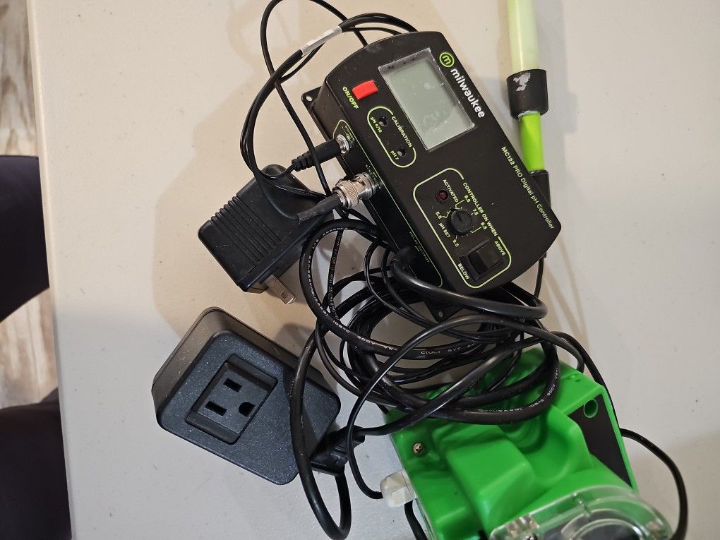 Milwaukee Instruments MC720 Dosing Pump Kit
