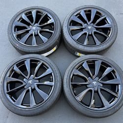 19” Tesla Model 3 factory wheels and tires gloss black new sensors