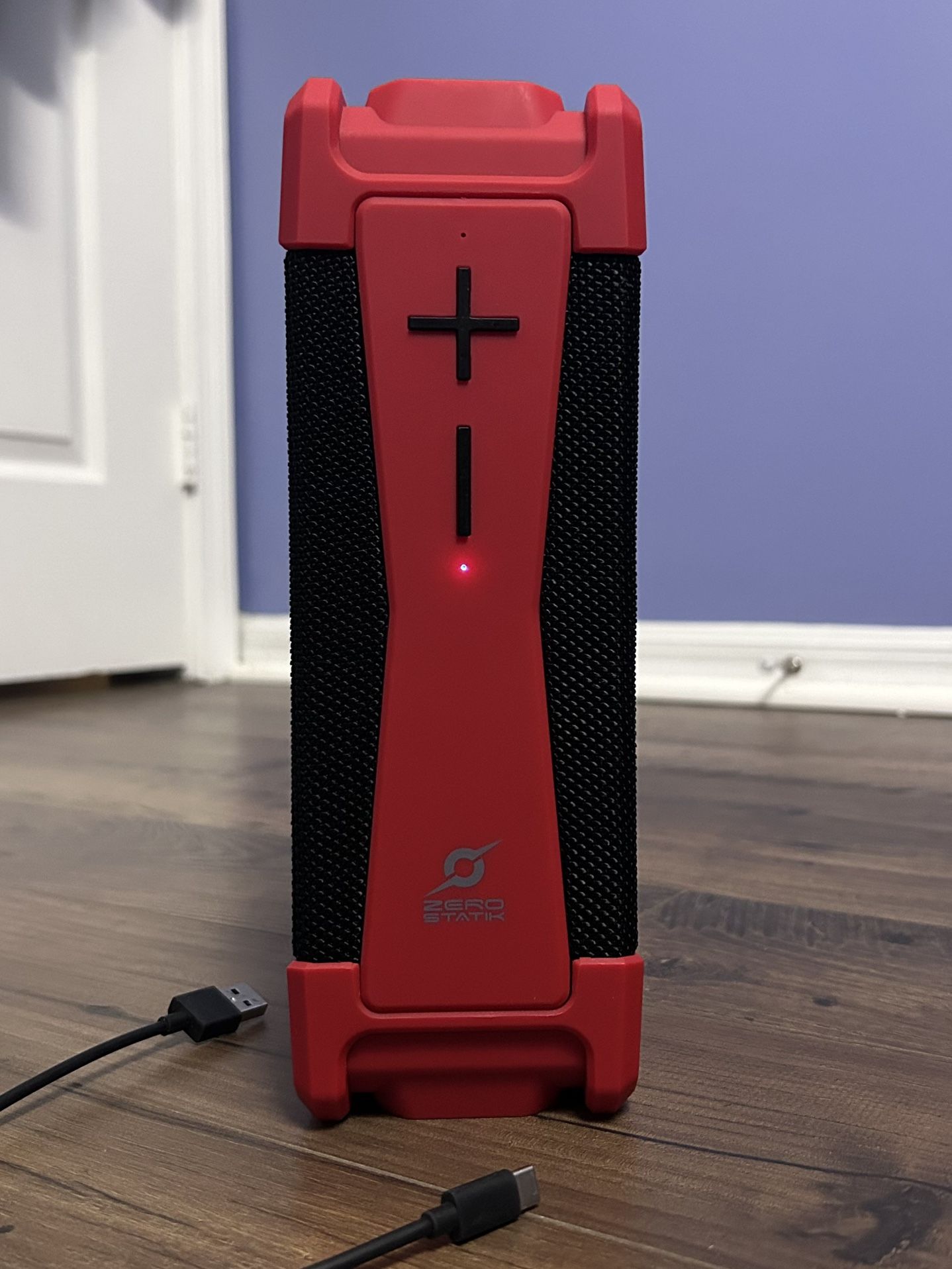 Bluetooth speaker Like New 20$ Firm...
