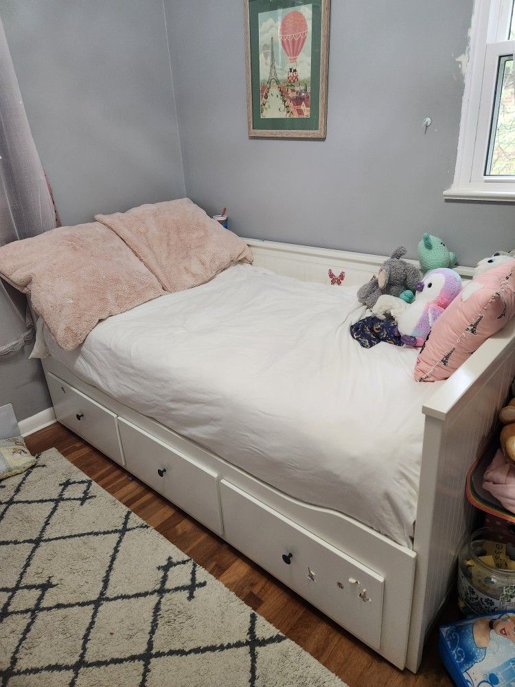 Ikea Hemnes Twin Daybed With Drawers And Two Mattresses