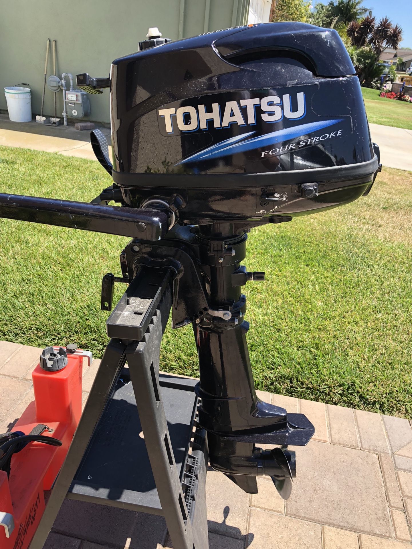 Tohatsu 4hp Outboard Motor w/ External Fuel Tank