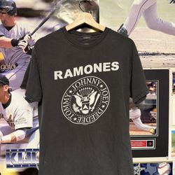 Vintage 90’s Ramones Hey Ho, Let’s Go Black Faded Punk Graphic Band Tee Size M  
