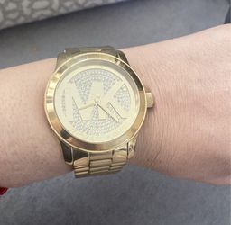 Michael Kors watch in very good condition (needs battery)