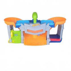 Hot Wheels Little People Racing Playset