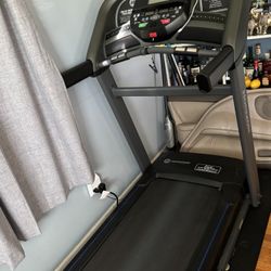 HORIZON TREADMILL 