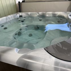 Working Hot Tub 