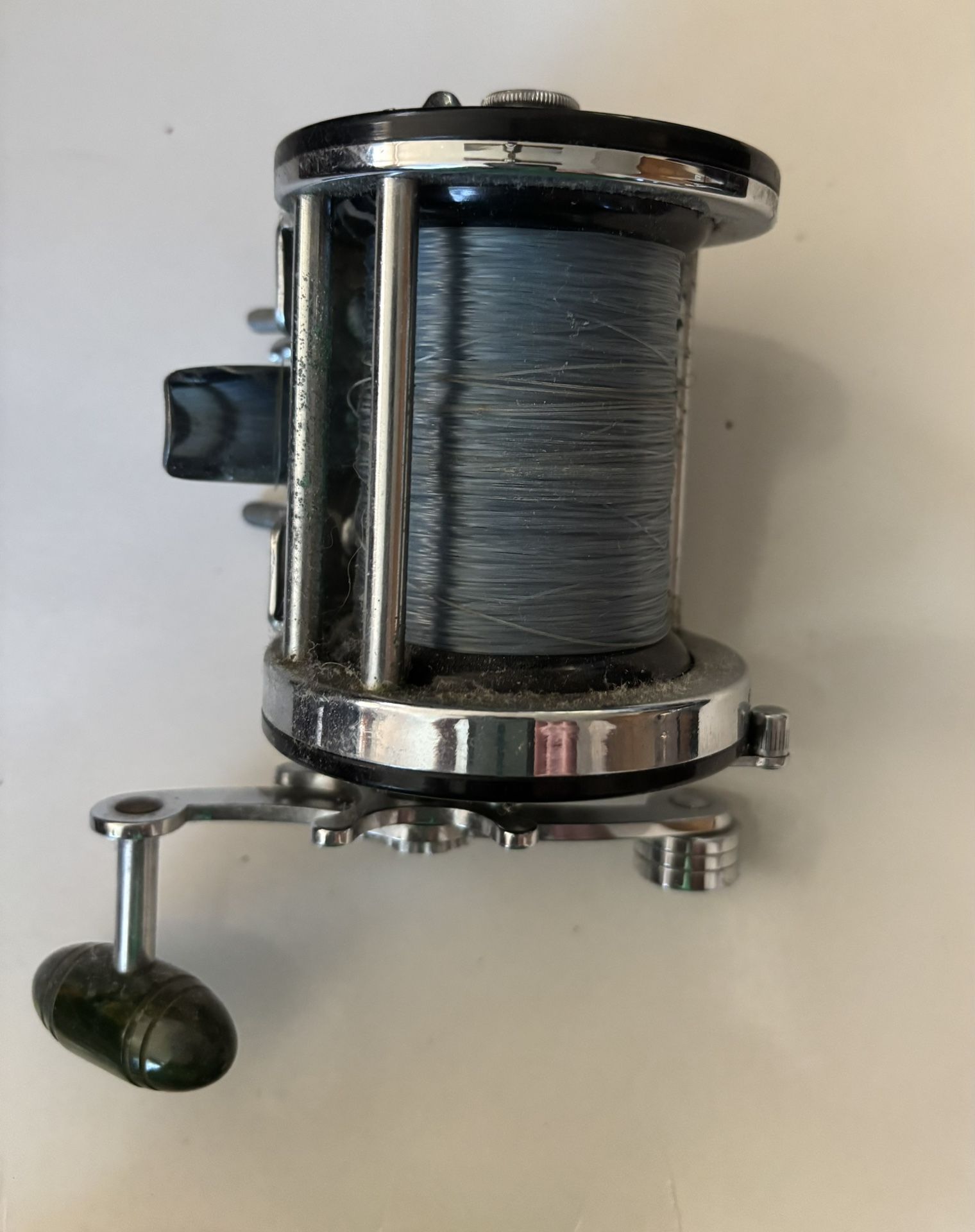 Vintage Retro Penn Surfmaster Fishing Reel With a Bakelite Handle