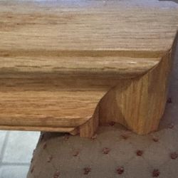 50.00 - 9’ Solid Oak Hand Tail With Light Golden Oak Stain 