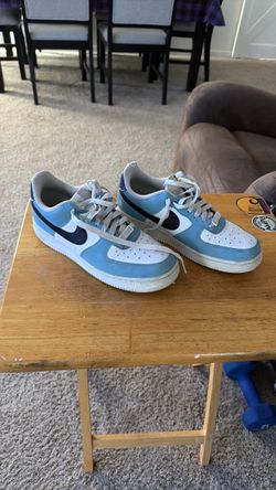 Tennis shoes