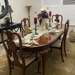 Queen Anne Double Pedestal Dining Table w 4 Queen Anne Chairs