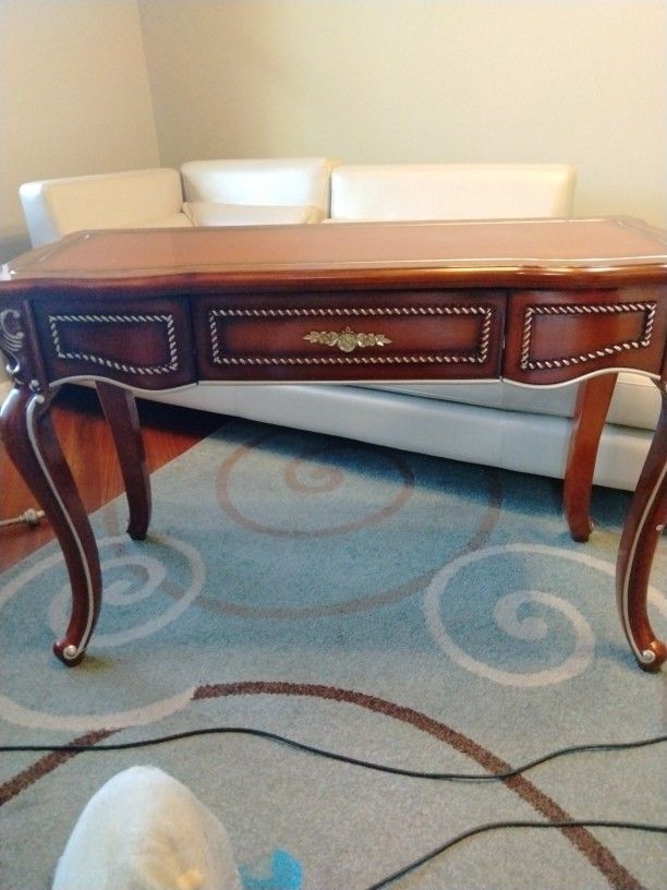 Facial Make Up Table $25 Or Make Offer 