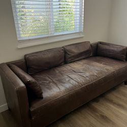 LEATHER LOUNGER