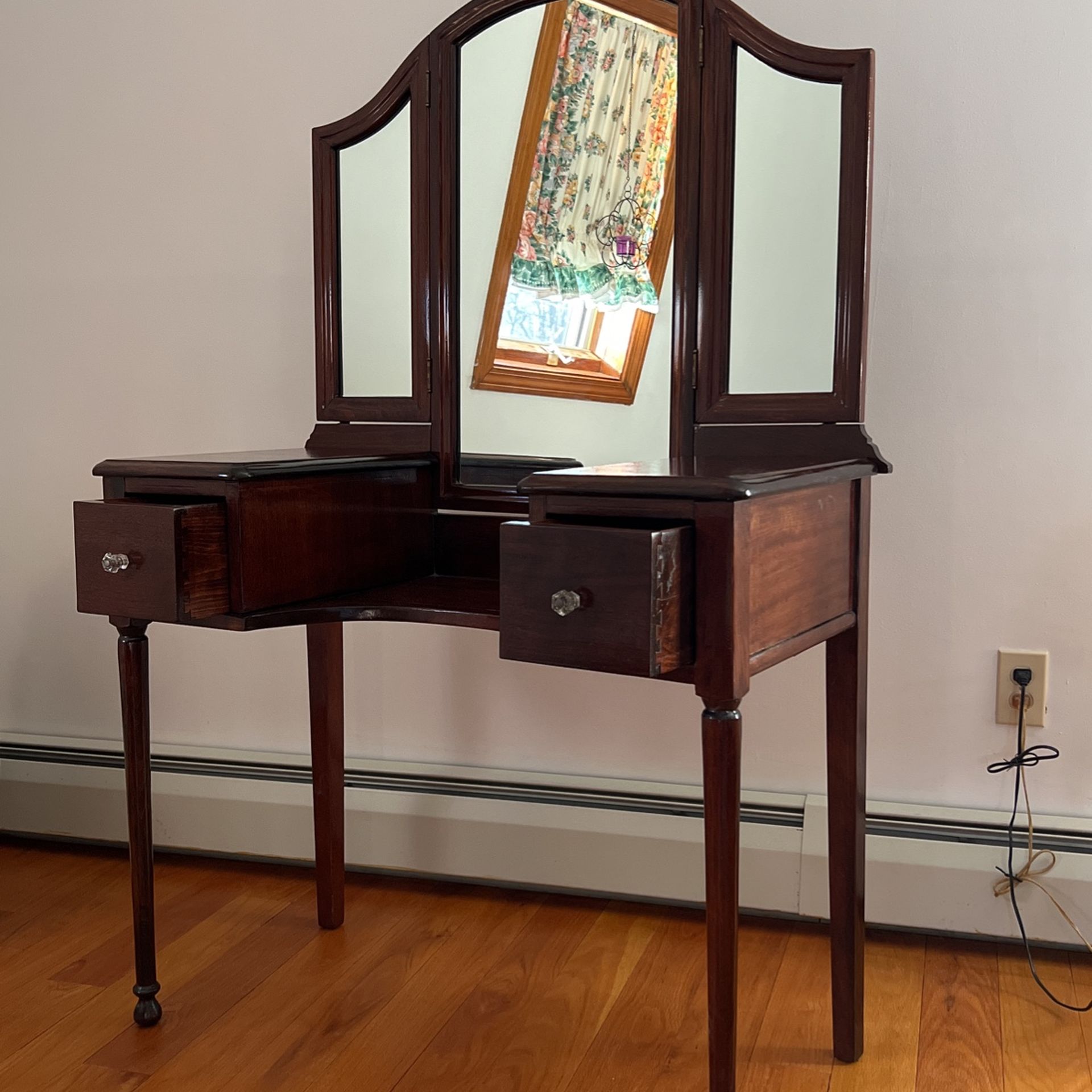 Antique Vanity Dressing Table With Mirror 