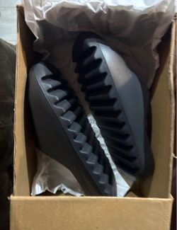 Onyx Yeezy slide