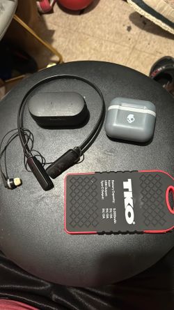 Mixed Electronics Lot – Earbuds, Headphones & Power Bank