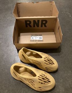 Foam Runners Size 10  Great condition 