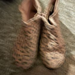 Girls boots size send pictures, pink and brown like cheetah print