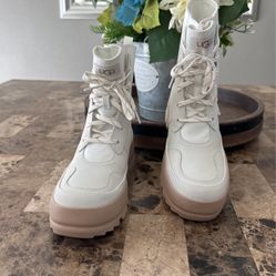 UGG Women’s The UGG Lug