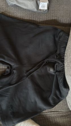Black essential shorts