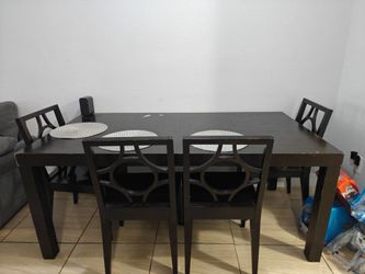 Dinning table with 6 chairs extends