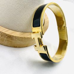 Black And Gold Toned Letter H Bracelet for Sale in San Antonio, TX - OfferUp
