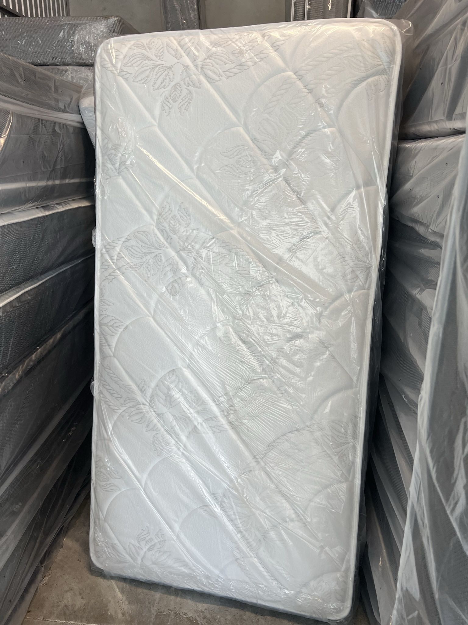 Mattresses: twin full  queen regular  Colchon Nuevo Colchones plush or pillow top available cama bed mattress